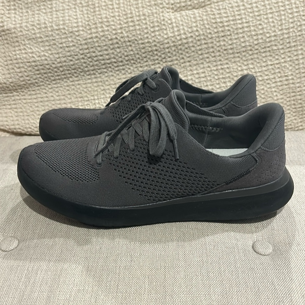 Kizik - Men’s Lima In Graphite Size 11.5. Like new condition.